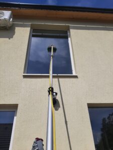 Ablaktisztítás magasban