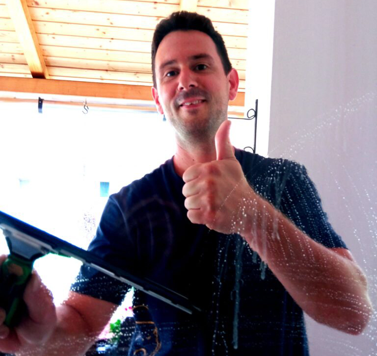 Dobcsik Kft - Ablaktisztítás és napelem tisztítás