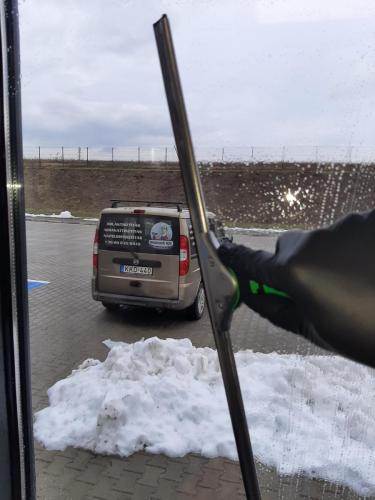 Ablaktisztítás - 12